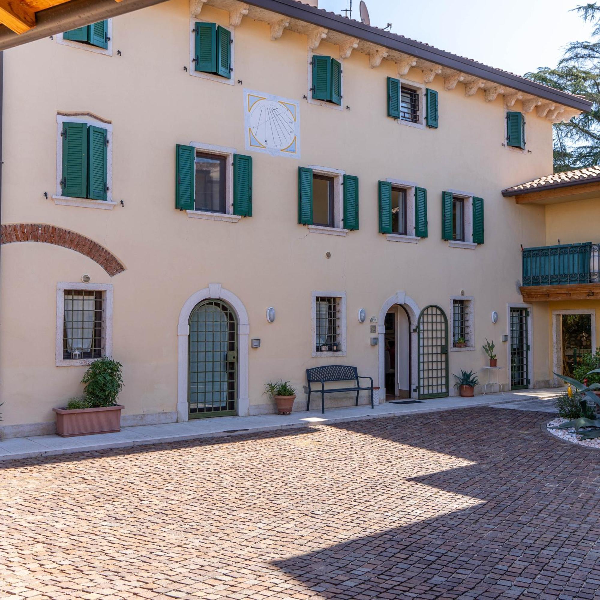 Bed and Breakfast A Casa Di Tom Сант-Амброджо-ди-Вальполичелла Экстерьер фото